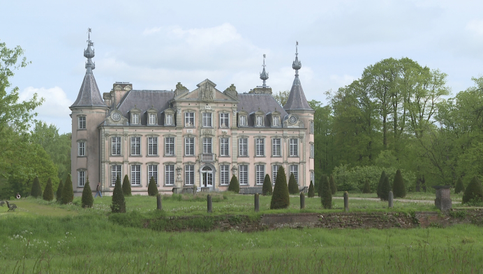 Toerisme Vlaanderen lanceert podwalks in kasteel van Poeke